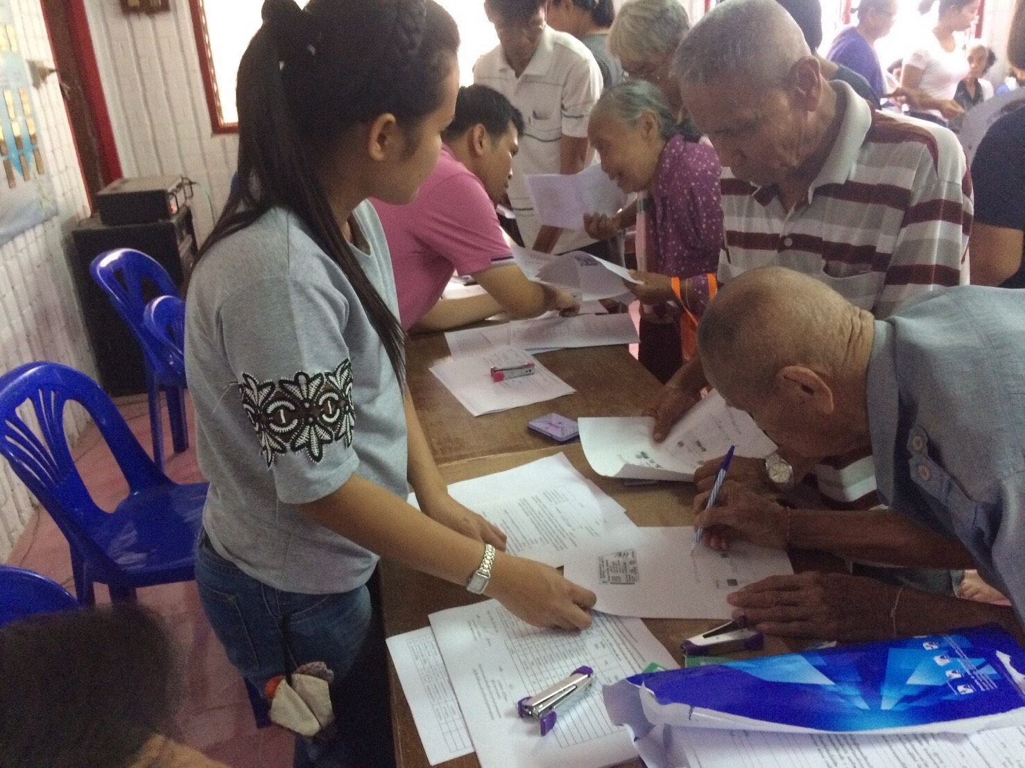 กองสวัสดิการสังคมตรวจสอบสิทธิผู้มีสิทธิได้รับเงินสงเคราะห์เบี้ยยังชีพ งบประมาณ 2562