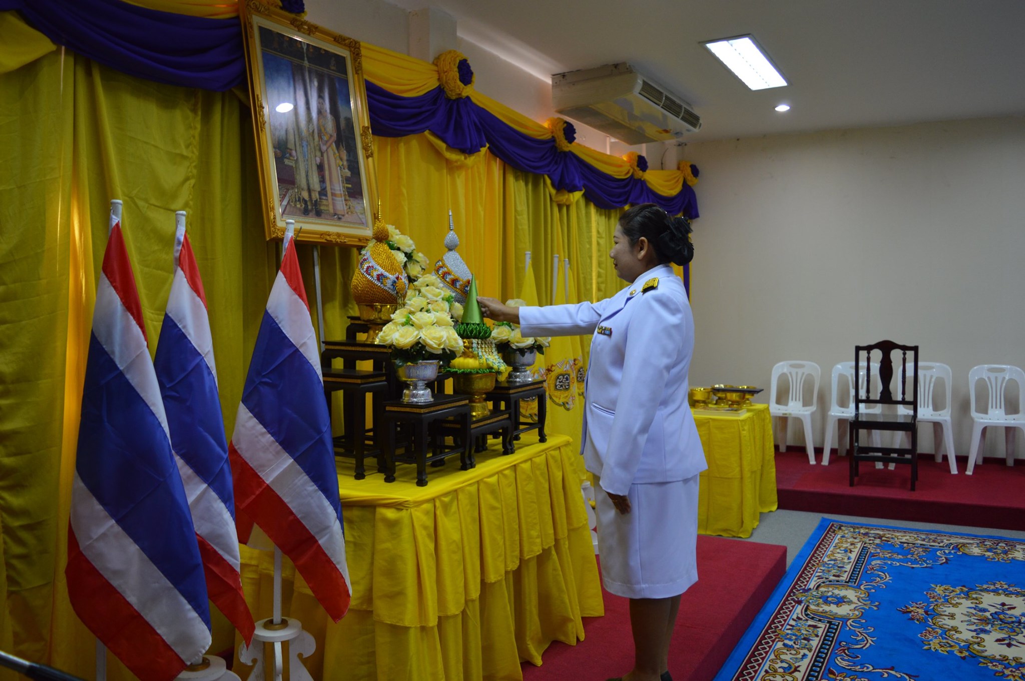 พิธีรับพระราชทานพระบรมฉายาลักษณ์ พระบาทสมเด็จพระเจ้าอยู่หัว และสมเด็จพระนางเจ้า ฯ พระบรมราชินี เนื่องในโอกาสมหามงคลพระราชพิธีบรมราชาภิเษก พุทธศักราช 2562