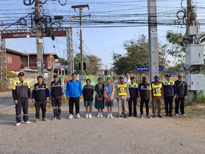 อำนวยการจราจร หน้าโรงเรียนบ้านหนองบอนหัวหนองเหล่ายาว