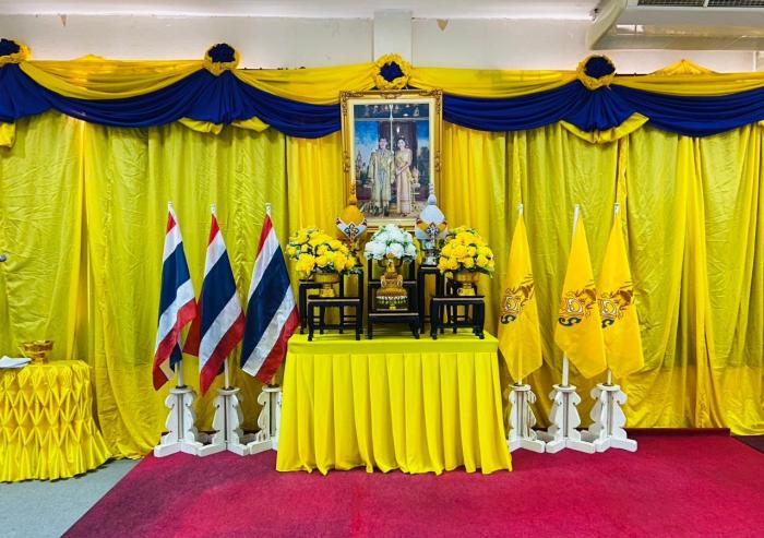 พิธีรับพระราชทานพระบรมฉายาลักษณ์ พระบาทสมเด็จพระเจ้าอยู่หัว ที่ฉายกับสมเด็จพระนางเจ้า ฯ พระบรมราชินี 