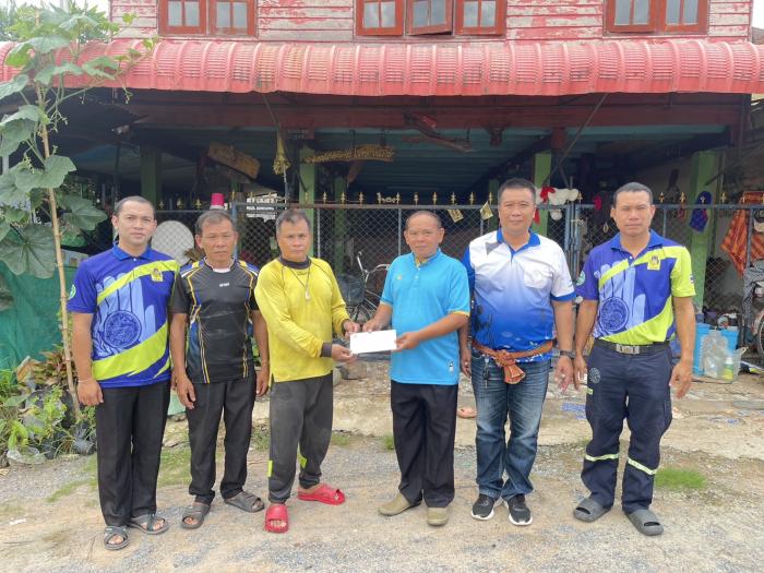 มอบเงินให้กับสมาชิก กองทุนฌาปนกิจ อปพร.ที่นอนพักรักษาตัวที่โรงพยาบาล ณ บ้านแห่เหนือ หมู่ที่ 8